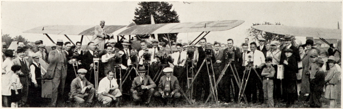 Shooting the Newsreel (1930) 1 - CINEWOLF media productions newsreel cameramen