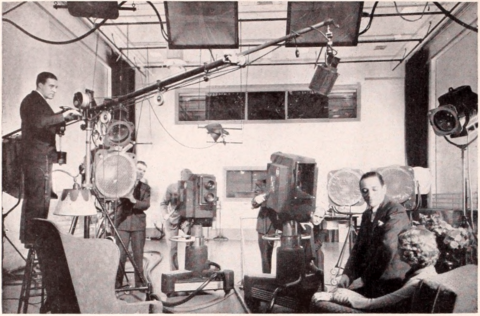 Color Television in England (1942) 3 - CINEWOLF media productions A view into an old television Studio