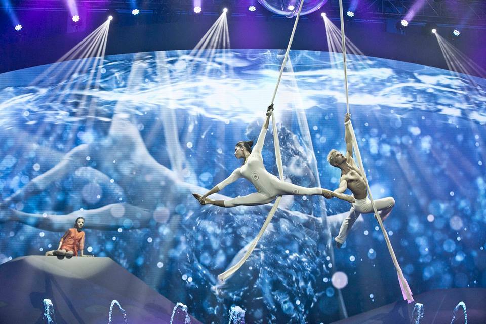 cinewolf media productions - A silk acrobatic act in front of the water-LED screen
