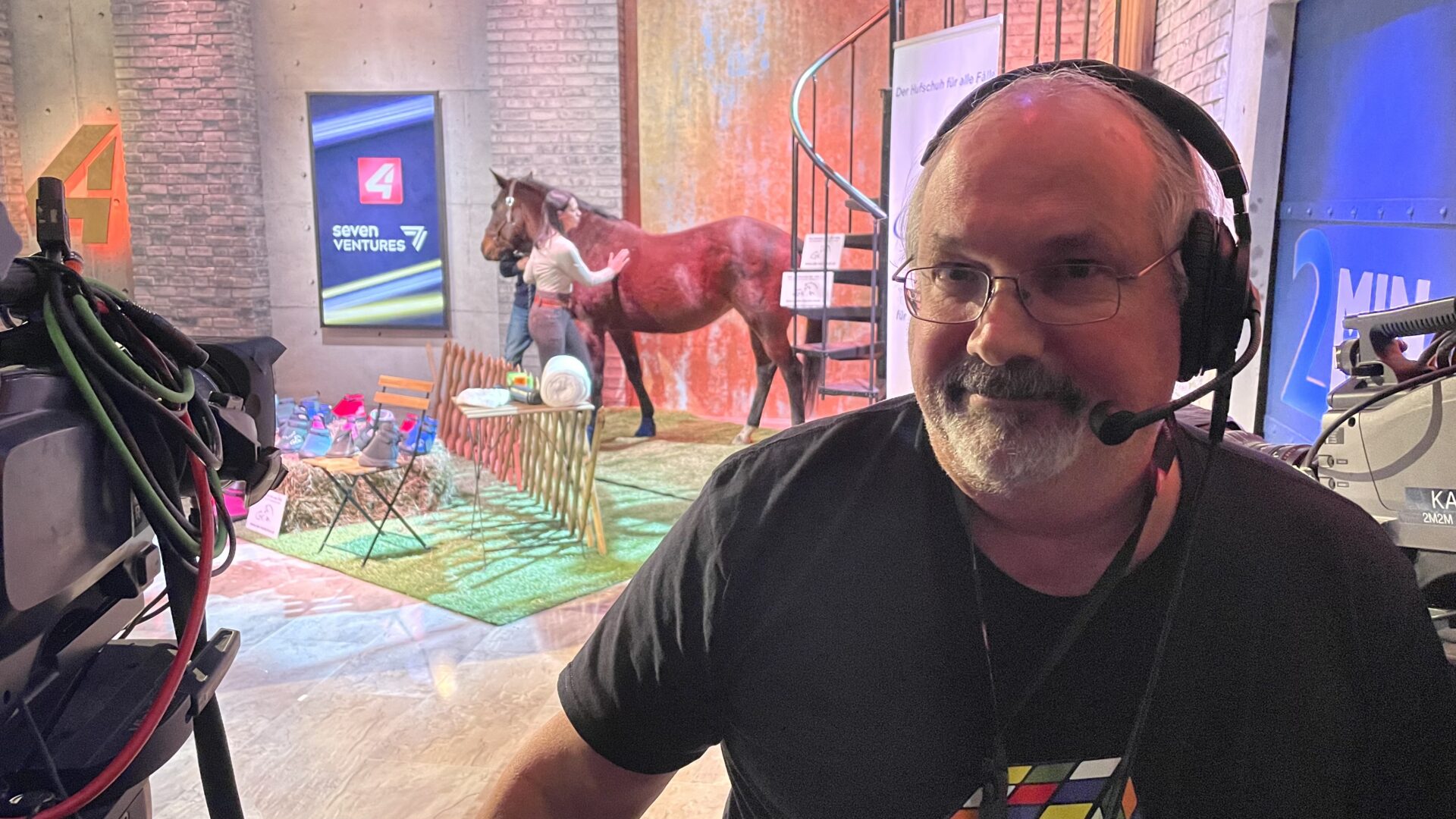 A horse on set @ 2Minuten 2 Millionen