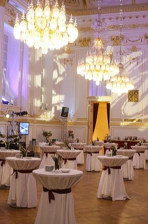 image of emirates 11 20090602 1011685692- CINEWOLF media productions