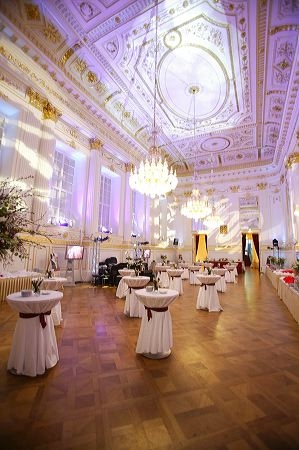 image of emirates 4 20090602 1721756516- CINEWOLF media productions