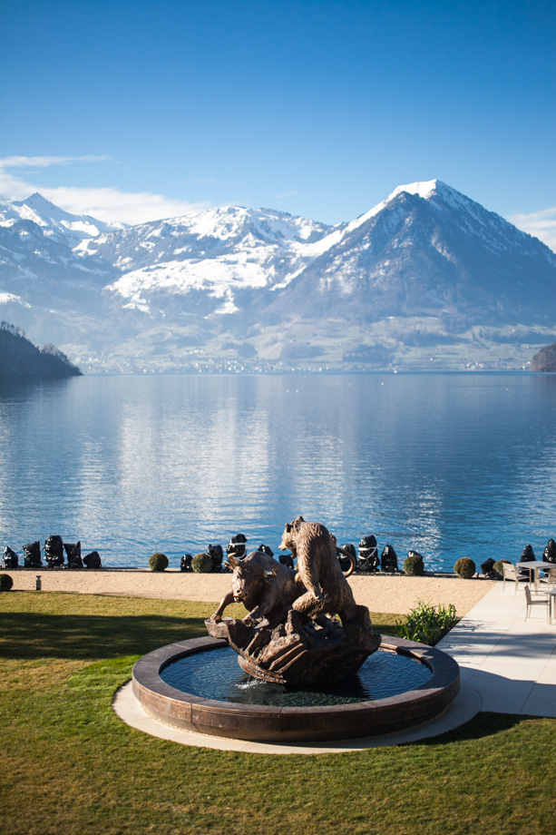 Opening Park Hotel Vitznau – Bull und Bear-Bronze-Brunnen vor dem Vierwaldstätter-See 41 - CINEWOLF media productions cinewolf media productions - Opening Park Hotel Vitznau - Bull und Bear-Bronze-Brunnen vor dem Vierwaldstätter-See