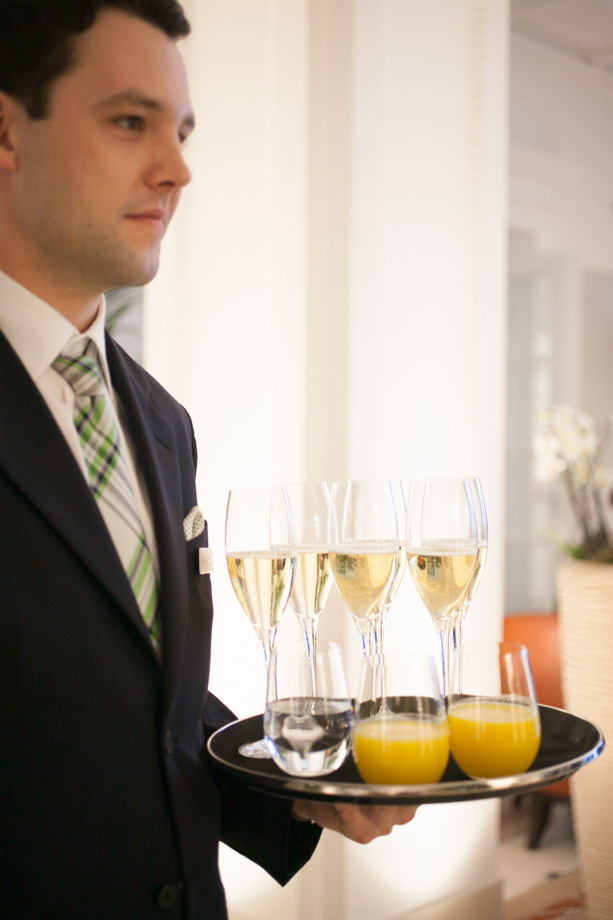 Opening Park Hotel Vitznau – Getränke werden gereicht 2 - CINEWOLF media productions cinewolf media productions - Opening Park Hotel Vitznau - Getränke werden gereicht