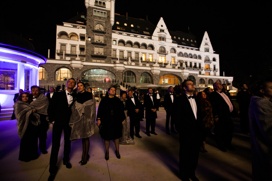 Opening Park Hotel Vitznau – Gäste bestaunen das Feuerwerk 3 - CINEWOLF media productions cinewolf media productions - Opening Park Hotel Vitznau - Gäste bestaunen das Feuerwerk