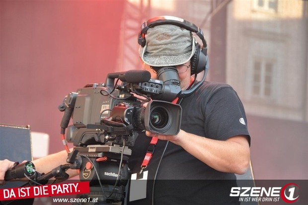 cinewolf media productions - Wolf Zöttl hinter der Kamera beim Linzer Kronefest 2012